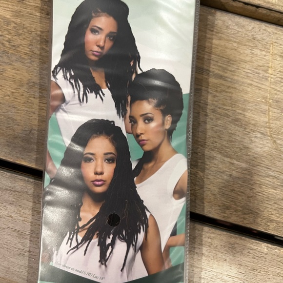 Bobbi Boss Nu Locs 14” - Picture 3 of 3